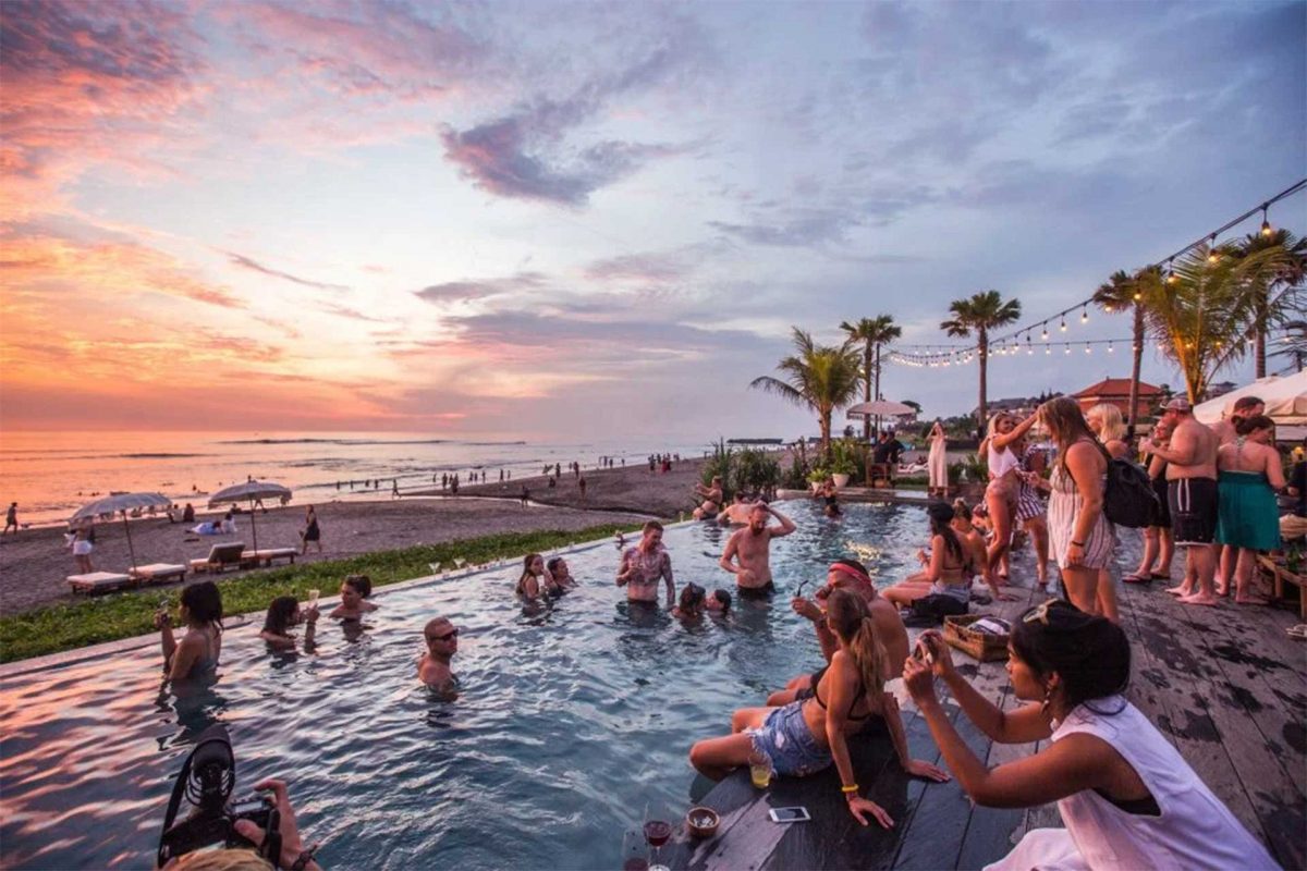 If you love the beaches of the Isle of the Gods but are tired of the crowds, Canggu Bali is the place for you. Canggu has surf beaches, popular cafes