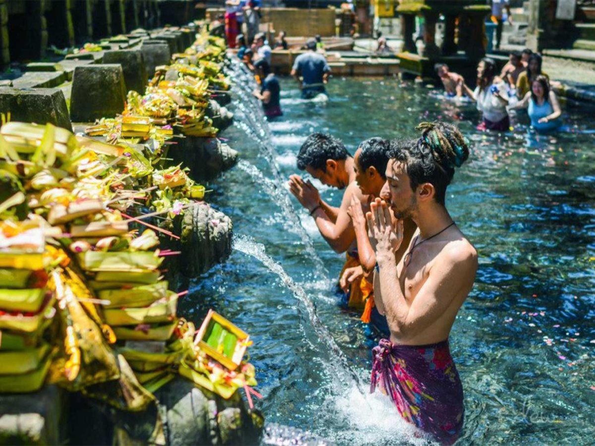 Knowing Melukat Cleansing Rituals in Bali to Balinese Culture